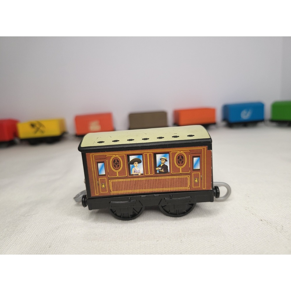 Thomas TrackMaster Motorized Toby Engine with Henrietta Passenger Car TESTED